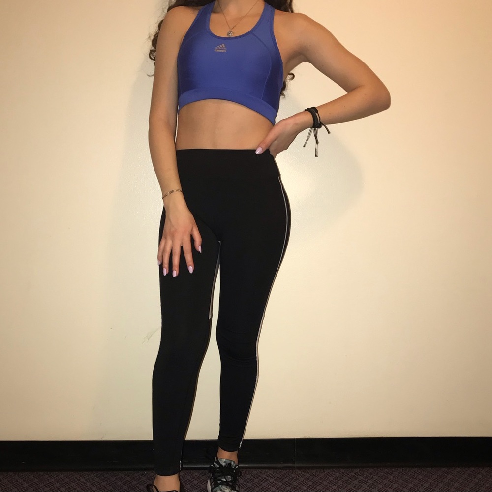 ADIDAS Crop top👌🏻show you belly muscles!